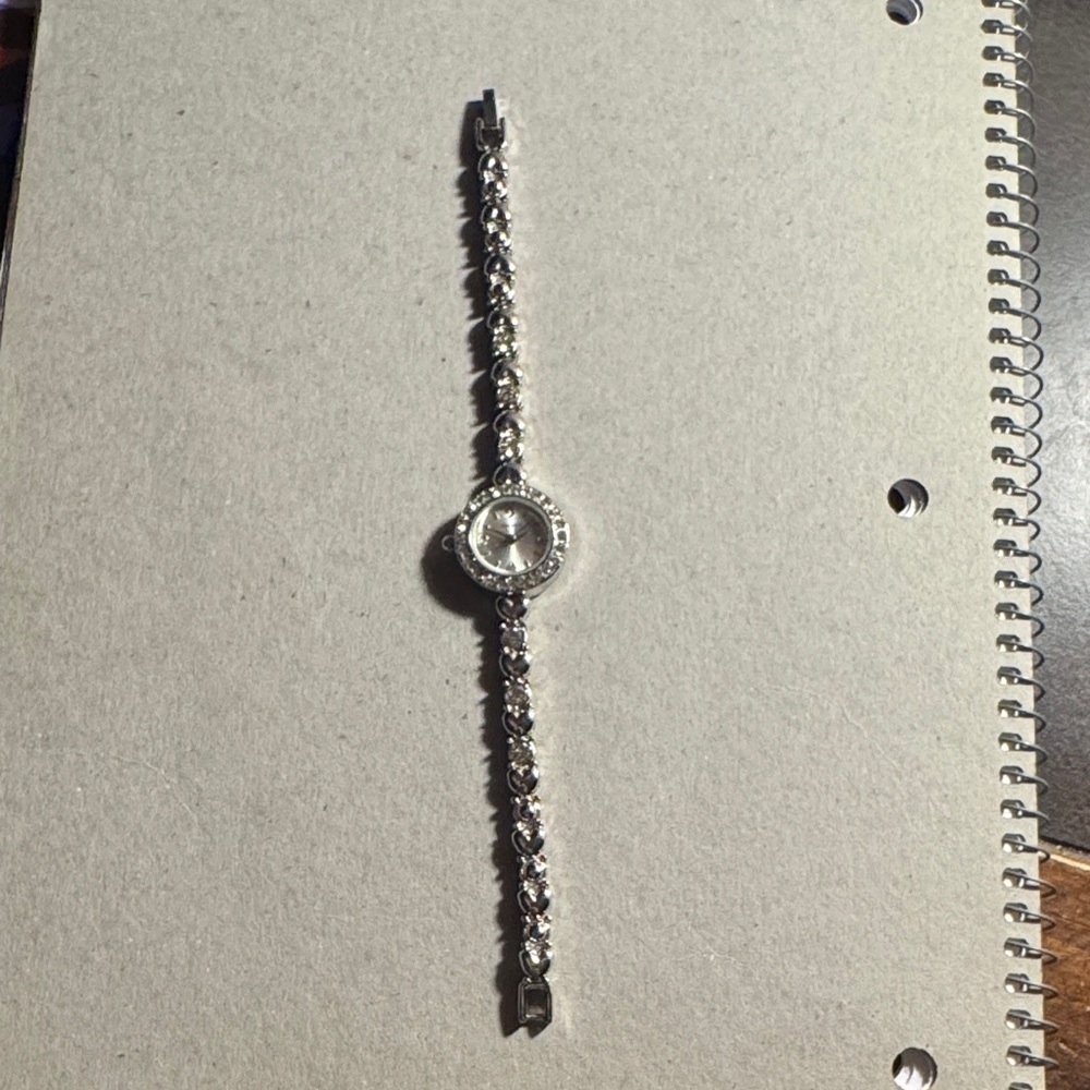 Elegant Silver Like  Women's Bracelet Watch
